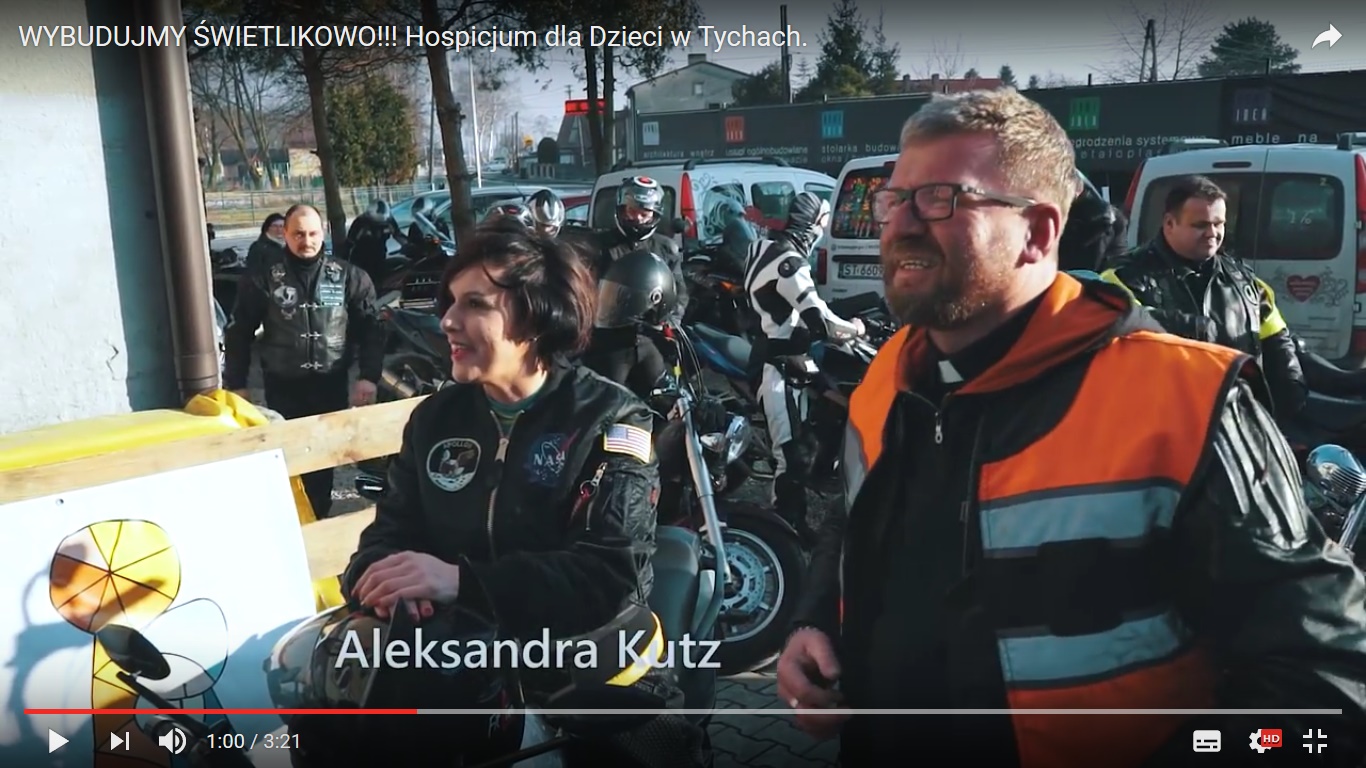 Ola Kutz i motocykliści pomagają wybudować Świetlikowo