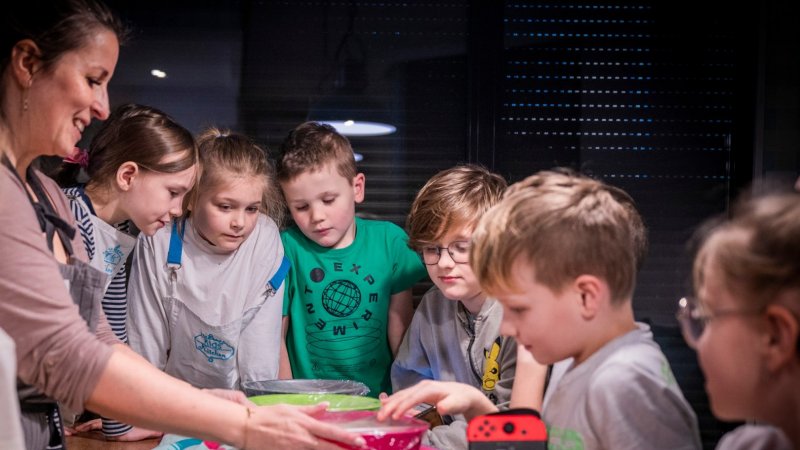 Podczas zajęć dzieci poznają różne kuchnie i kultury świata (fot. archiwum zdjęć FB Kids Kitchen Katowice)