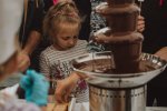 Owoce w czekoladzie, praliny czy fontanny z gorącą czekoladą również zagoszczą na festiwalu (fot. mat. Festiwalu Czekolady - WeForm)