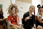 Dzieci podczas spotkań w ramach programu "Lato w Teatrze" wymyślały fikcyjne wyspy i improwizowały spotkania z ich mieszkańcami (fot. mat. organizatora)i