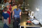 W Cynamon Sztuka Gotowania dzieci mogą wziąć udział w warsztatach kulinarnych (fot. Cynamon Sztuka Gotowania)