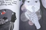 Okazuje się jednak, że ta prosta opowieść może zainteresować nie tylko dzieci, ale także czytające ją mamy (fot. Ewelina Zielińska/SilesiaDzieci.pl)