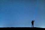 W nocy z 12 na 13 sierpnia przypada największe nasilenie roju meteoroidów zwanych Perseidami (fot. mat. pexels)