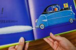 "Kto prowadzi?" to idealna książka dla fanów aut i zagadek (fot. Ewelina Zielińska)