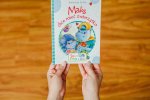 Seria "Świat Maksa i Zuzi" to małe poręczne książeczki dla najmłodszych czytelników (fot. Ewelina Zielińska)