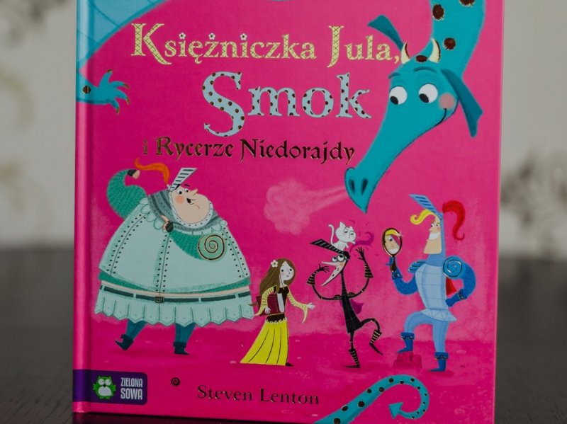"Księżniczka Jula, smok i rycerze niedorajdy" to zabawne, wierszowane opowiadanie od wydawnictwa Zielona Sowa (fot. Ewelina Zielińska)