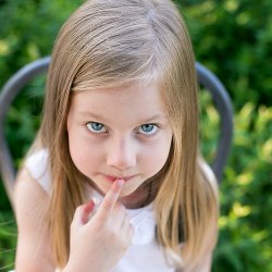 Co zrobić, gdy dziecko zachowuje się nieadekwatnie do swojego wieku radzi psycholog Sylwia Błach (fot. foter.com)