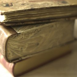 Na spotkaniu dowiecie się jak przywrócić świetność starym księgom, obrazom i innym zabytkom (fot. foter.com)