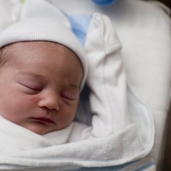 Jak zapobiec płaskiej główce u niemowlęcia? (fot. foter.com)