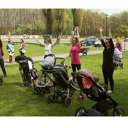 BuggyGym to zajęcia sportowe przygotowane specjalnie dla mam z małymi dziećmi w wózkach (fot. www.tvs.pl)