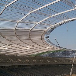 Tak wyglądał dach stadionu w trakcie budowy (fot. TVS.pl)