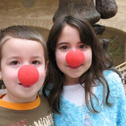 Fundacja Doktor Clown poszukuje wolontariuszy do pracy z dziećmi (fot. foter.com)