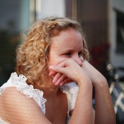 Jak radzić sobie z nastoletnim buntem by nie stracić dobrej relacji z dzieckiem podpowiada psycholog (fot. foter.com)