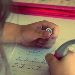 "Bezpieczna Twierdza" to świetlica, w której dzieci będą mogły odrobić lekcje i wziąć udział w dodatkowych zajęciach (fot. pixabay)