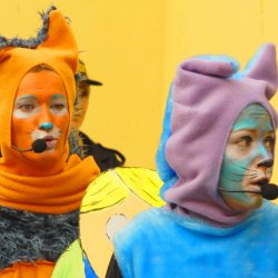 "Koty Trzy" to zabawny i kolorowy spektakl dla dzieci w wieku przedszkolnym (fot. mat. Teatr Gry i Ludzie)