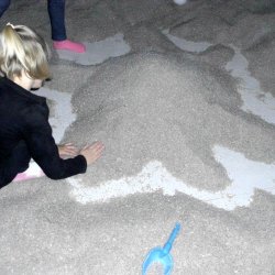 W soli dzieci bawią się tak jak w piasku (fot. materiały Świat Solny)