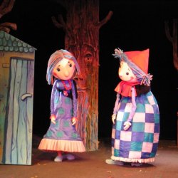 Współczesna wersja "Czerwonego Kapturka" to propozycja Teatru Dzieci Zagłębia w Będzinie (fot. mat. Teatru Dzieci Zagłębia)