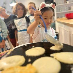Na zajęciach dzieci przygotują racuchy z twarogiem (fot. mat. Kids Kitchen Katowice)