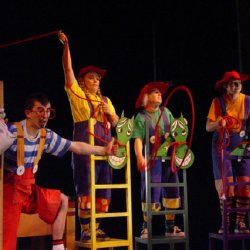 Spektakl realizowany jest w konwencji zabawy teatralnej (fot. mat. organizatora)