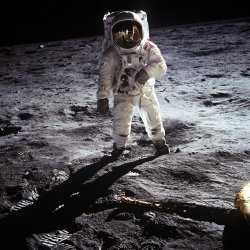 Wystawa powstała z okazji 50. rocznicy pierwszego lądowania ludzi na księżycu (fot. mat. pixabay)