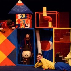 Nowatorskie podejście do teatralnej formy gwarantuje młodym widzom niezapomniane przeżycia (fot. Teatr Ateneum)