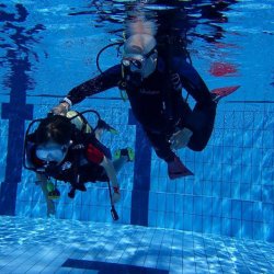 W parku wodnym Nemo, przez wakacje, można nauczyć się nurkować (fot. mat. organizatora)