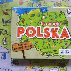 "Polska” to solidna propozycja łącząca w sobie elementy wyścigu do mety, wyszukiwanki i quizu (fot. Ewelina Zielińska/SilesiaDzieci.pl)