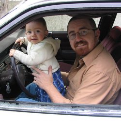 Od 15 maja 2015 r. zmieniły się przepisy dotyczące przewożenia dzieci w samochodach (fot. foter.com)