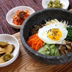 Podczas festiwalu serwowane bedzie bibimbap - klasyczne koreańskie danie (fot. mat. organizatora)