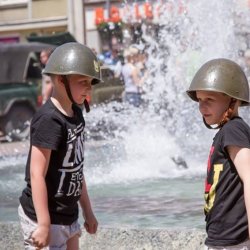 Dzieci na Zlocie Pojazdów Militarnych "Śląskie Manewry" w Bytomiu zawsze bawią się świetnie (fot. mat. organizatora)