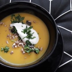 Zupa z dyni to świetny pomysł na lekki, pożywny i smaczny obiad (fot. Agnieszka Mróz/SilesiaDzieci.pl)