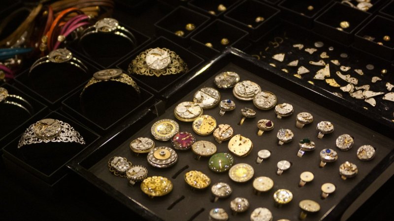 Wystawcy biżuterii zaskakiwali pomysłowością wykorzystywanych materiałów (fot. mat. FB Silesia Bazaar)