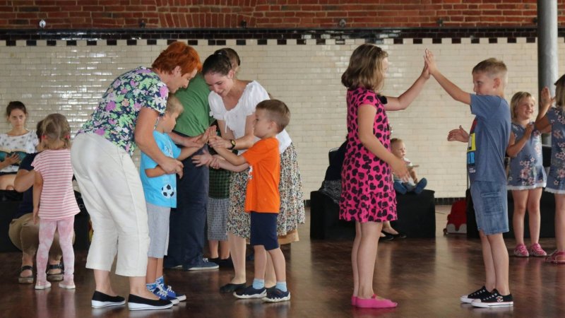 Tańce i zabawy ludowe to temat warsztatów w Muzeum Miejskim w Tychach (fot. FB Muzeum Miejskie w Tychach)