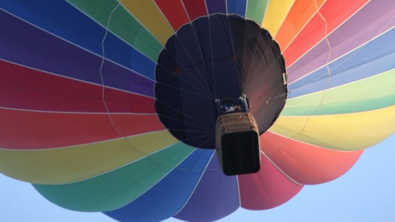 Jedną z atrakcji imprezy będą loty balonem na uwięzi (fot. foter.com)