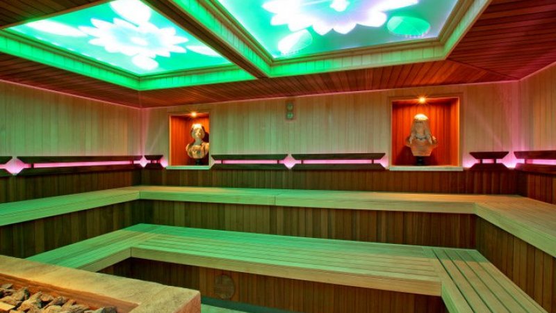 Twierdzenie, że sauna jest niezdrowa dla kobiet w ciąży i małych dzieci - to mit (fot. materiały Term Rzymskich)