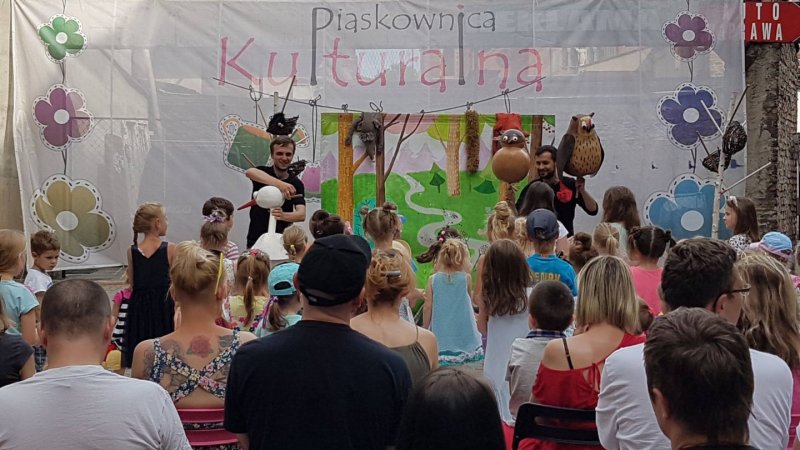 Kolejny bezpłatny spektakl w ramach "Letniego Podwórka Teatralnego" odbędzie się 20 sierpnia (fot. FB Piaskownica Kulturalna)