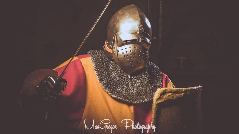W czasie turnieju nie zabraknie pieczołowicie odtwarzanych tarcz, hełmów czy średniowiecznych mieczy (fot. Mac Gregor Photography)