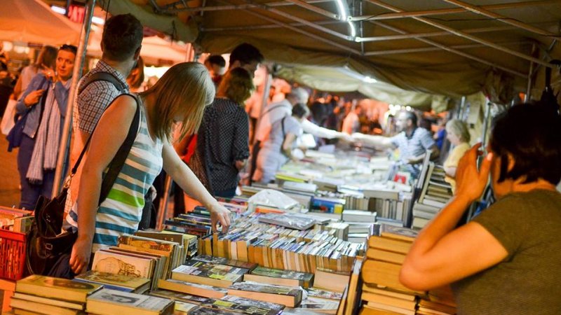  Nocne zakupy książkowe to coś, co zdarzyć się może tylko raz w roku (fot. mat.organizatora)