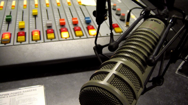 Jak działa radio dowiecie się na zajęciach w Klubie Zielonej Żyrafy (fot. foter.com)