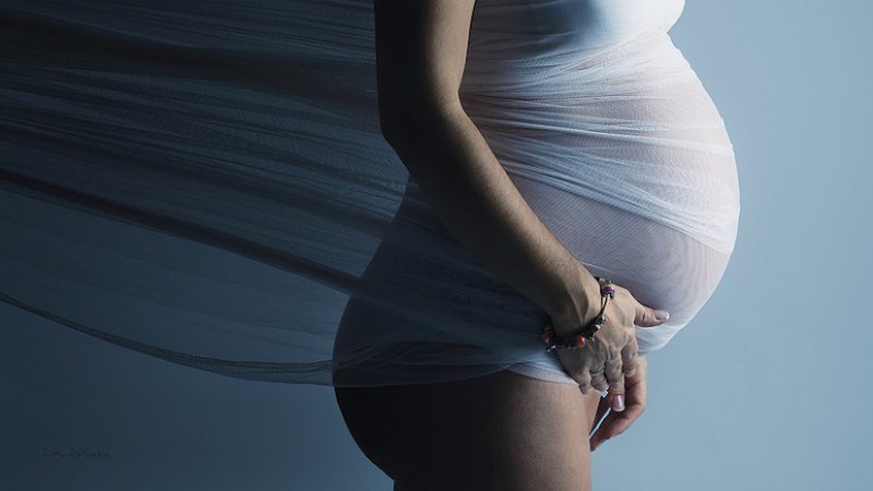 Czego może oczekiwać kobieta od personelu medycznego w czasie ciąży, porodu i połogu? (fot. foter.com)