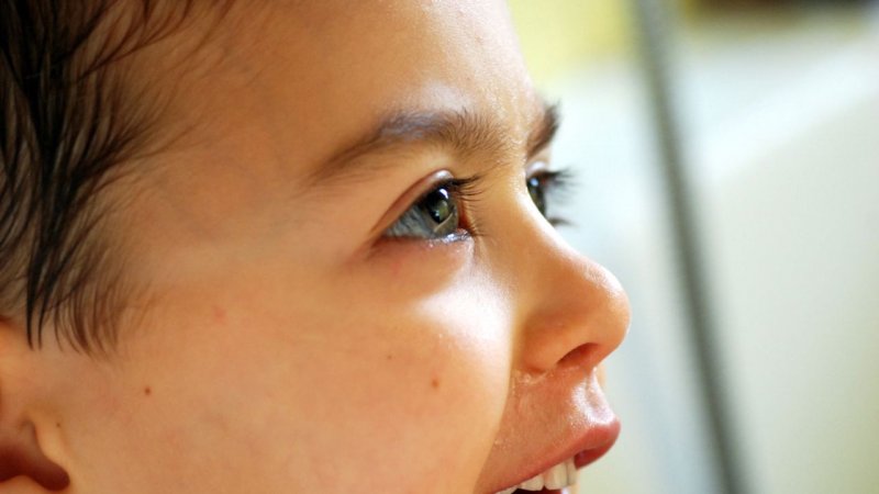Jakie kosmetyki warto zastosować przy skórnych problemach dziecka? (fot. foter.com)