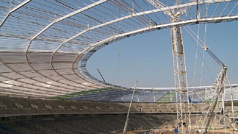 Tak wyglądał dach stadionu w trakcie budowy (fot. TVS.pl)