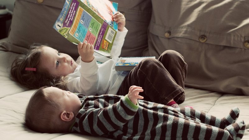 Sobotnie czytanki to zajęcia przeznaczone dla dzieci do lat 8 i ich rodziców (fot. foter.com)