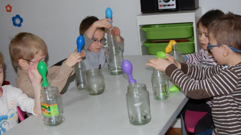 Laboratorium malucha to warsztaty naukowe dla dzieci w Piaskownicy Kulturalnej (fot. foter.com)