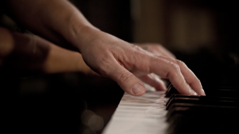 Dźwięki fortepianu będą towarzyszyć baśniowym historiom (fot. foter.com)