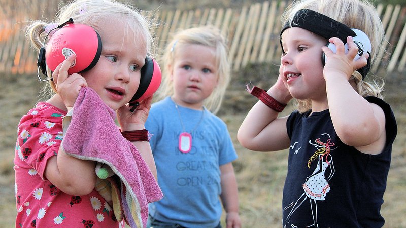 O przyczynach problemów ze słuchem wśród dzieci opowiada szef Oddziału Laryngologii w Górnośląskim Centrum Zdrowia Dziecka w Katowicach (fot. foter.com)