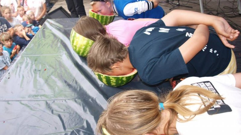 Jedną z konkurencji będzie jedzenie arbuza na czas bez użycia rąk (fot. mat. organizatora)