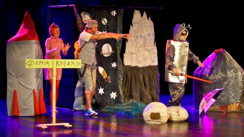 Spektakl pt. "Babroszki lecą w kosmos" w wykonaniu Teatru Trip (fot. mat. organizatora)