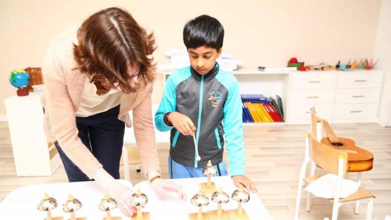 Kadra pedagogiczna szkoły nastawiona jest na obserwację i odkrywanie indywidualnych talentów swoich podopiecznych (fot. mat. English Montessori School)