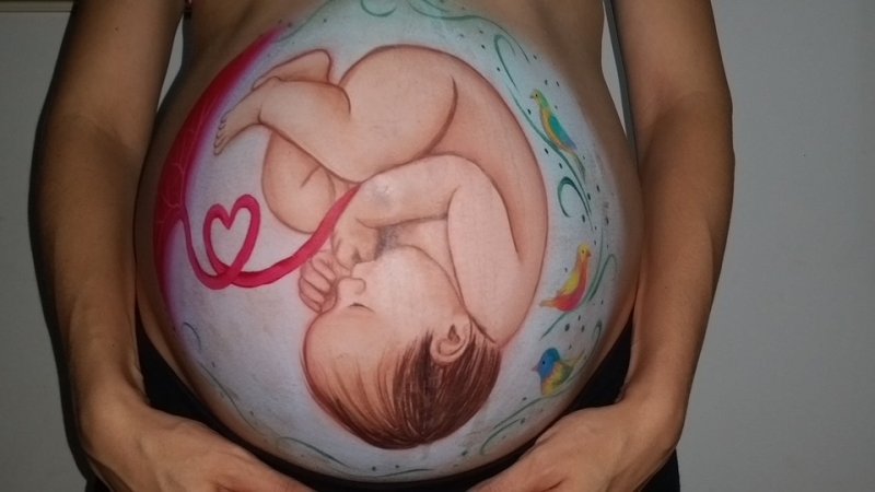 Badania prenatalne pozwalają na wykrycie wrodzonych i genetycznych chorób płodu, a to z kolei umożliwia wczesną interwencję i przeprowadzenia operacji w łonie matki (fot. pixabay)